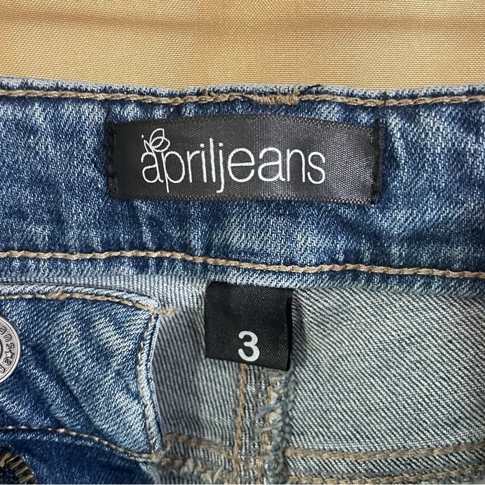 AprilJeans - Picture 3 of 3